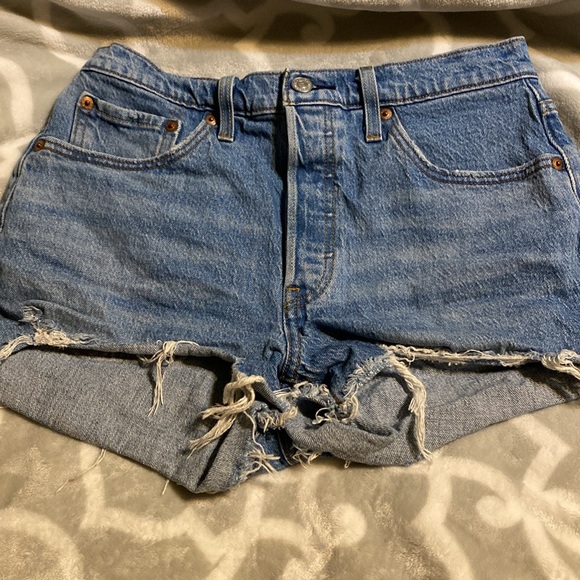 Levi’s Women’s 501 Jean Shorts - Picture 13 of 13